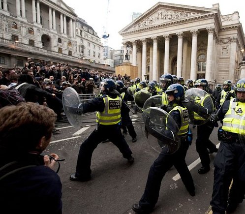 Demonstrantų ir policijos susirėmimas