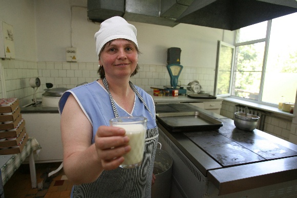 Smulkieji tiekėjai tvirtina, kad miesto darželiams norima įpiršti brangesnį pieną.