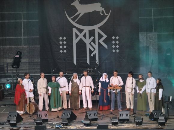 „Mėnuo Juodaragis“