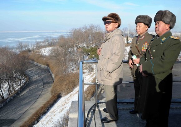 Kim Jong-ilas (kairėje)