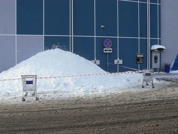 Fotopolicija. Sniego pusnys neįgaliųjų vietose.