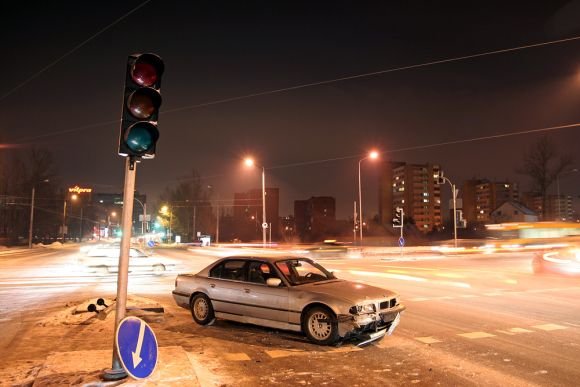 Naktinė BMW avarija