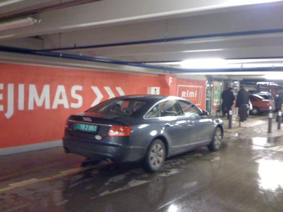 Fotopolicija. Diplomato AUDI „Panoramos“ aikštelėje