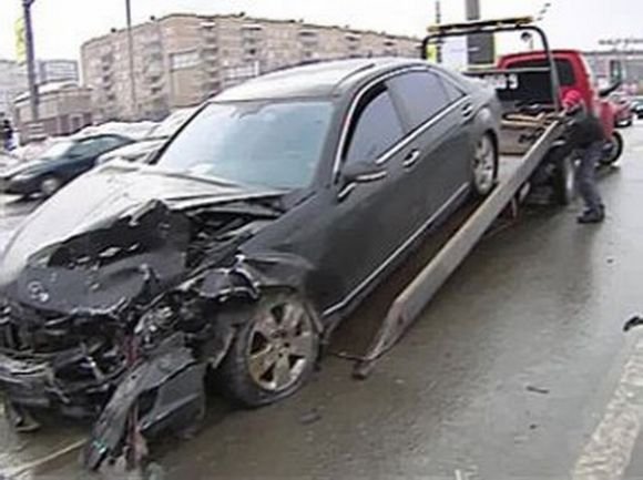 „Mercedes“ po avarijos