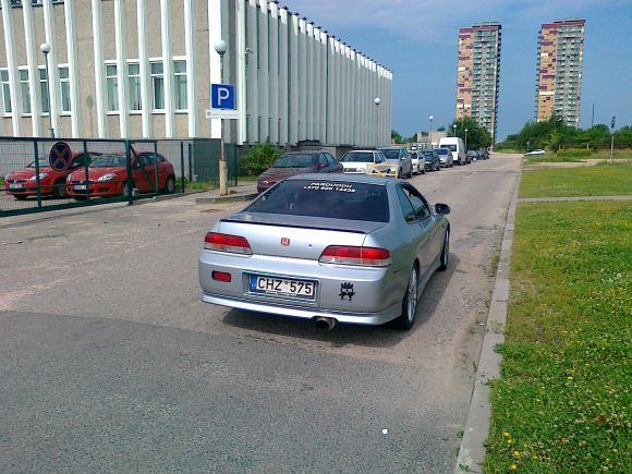 Honda po draudžiamuoju ženklu