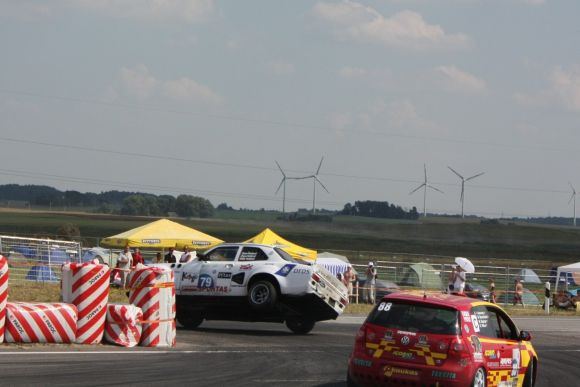 „Omnitel 1000 km lenktynių“ konkursas: važiavimas dviem ratais