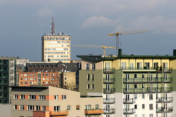 Būsto kainos turėtų dar kristi.