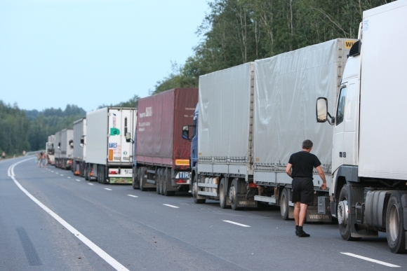 Vilkikų eilės abipus Latvijos ir Rusijos pasienio