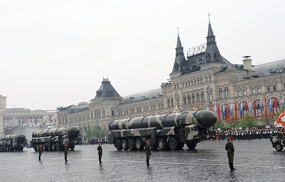 Balistinės raketos „Topol-M“ per paradą Maskvoje.