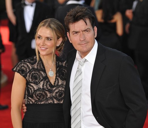 Charlie Sheenas su žmona Brooke Mueller.