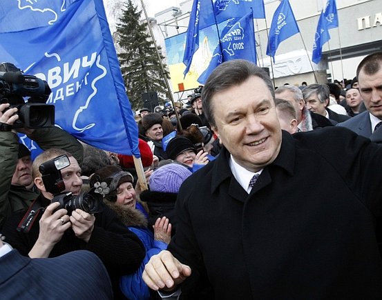 Viktoras Janukovyčius tarp rėmėjų