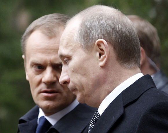 Donaldas Tuskas ir Vladimiras Putinas Katynėje