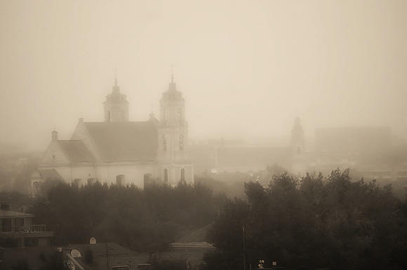 Vilnių gaubia rūkas