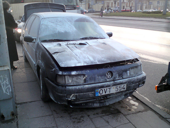 Apdegęs automobilis