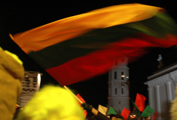 Trispalvės