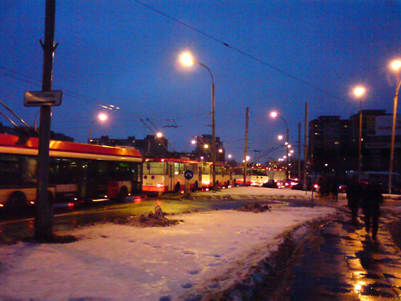 Nutrūkę troleibusų laidai
