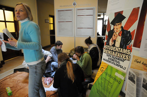 Filosofijos fakultete įvykusioje akcijoje SOLIST'ai norėjo parodyti, kad studentas yra žmogus, o ne „krepšelis“ 