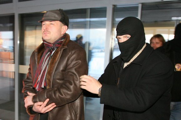 Artūras Skikas vedamas iš teismo