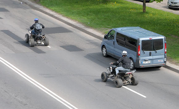Nuo policijos sprunkantys keturračiai