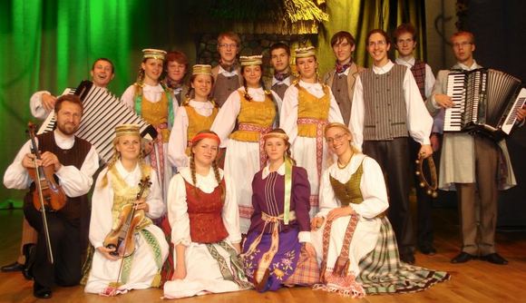 VU liaudiškos muzikos kapela „Jaunimėlis“