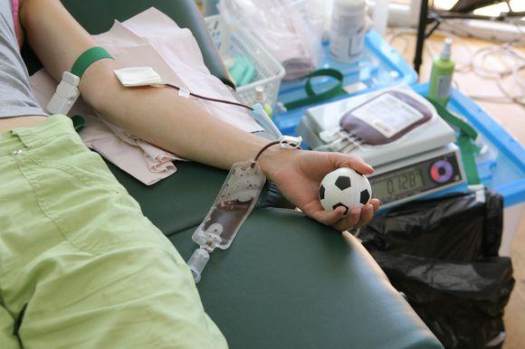 Kraujo donoru gali tapti bet kuris sveikas 18 iki 60 m. amžiaus žmogus.
