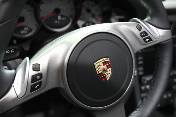 „Porsche“ gaminamų automobilių paklausą pakoregavo pasaulinė ekonominė krizė.