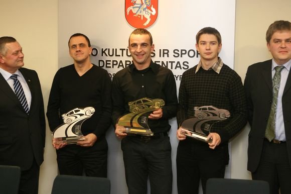 „Lietuvos lenktyninko 2008“ rinkimų laureatai (iš kairės) - N.Naujokaitis (2-oji vieta), V.Švedas (1-oji vieta), J.Gelžinis (3-ioji vieta).