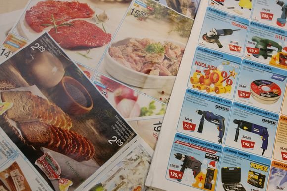 Dalį pašto dėžutėse atsiduriančių reklamų išnešioja ir pašto darbuotojai.
