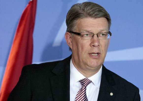 Nepartinis prezidentas Valdis Zatleris sakė, kad toliau remia vyriausybę
