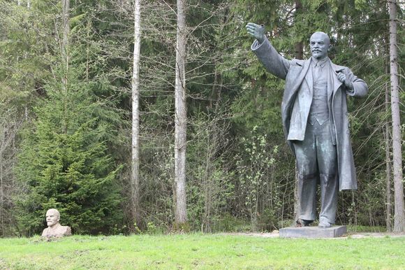 Nors nuo sovietinės eros pabaigos prabėgo beveik du dešimtmečiai, Rusijoje tebestovi tūkstančiai pasaulinio proletariato vado statulų.