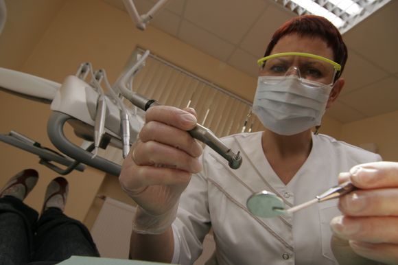 Sveikatos apsaugos specialistai perspėja, kad  Lietuvoje medicinos paslaugų kaina atitinka kokybę, o ES nepriklausančiose šalyse siūlomas pigus gydymas gali būti pavojingas.