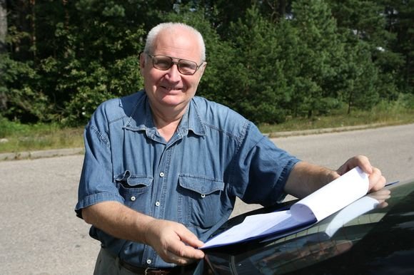 Į Vilniaus darbo biržą pažymos kreipęsis Vidmantas Jonas Misevičius piktinosi, kad elektronikos laikais jam liepiama atvykti į šią įstaigą ir parašyti prašymą. Vėliau paaiškėjo, kad ta pažyma vyrui nereikalinga.