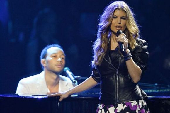 Fergie patvirtino besilaukianti dvynukų.