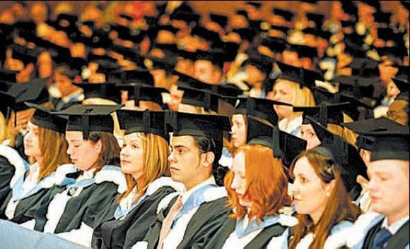 Brangiausiai kokybiškos studijos kainuoja jauniesiems matematikams ir kompiuterių specialistams - jie naujoms knygoms bei įrangai per metus vidutiniškai išleidžia 1430 svarų.