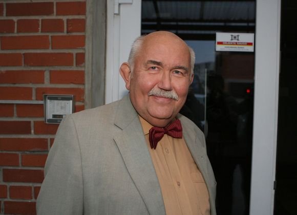 D.Katkus apgailestauja, kad lietuvių autorių kūrinius dažnai užgožia menkavertės verstinės knygos.