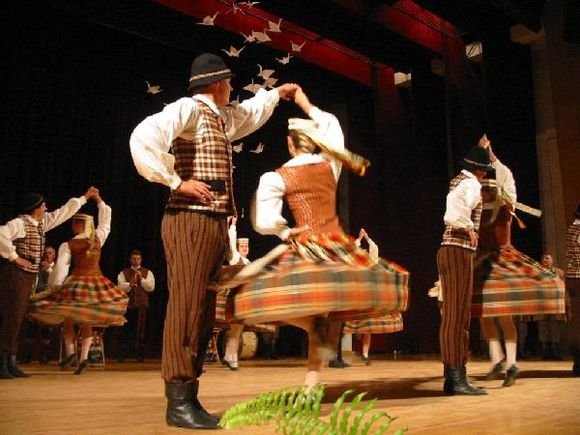 Kauniečias konertuos Lietuvos, Latvijos ir Estijos šokių kolektyvai
