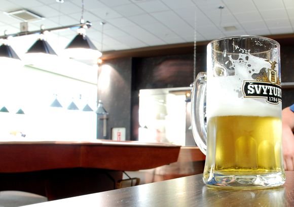 Alaus daryklos „Švyturys-Utenos alus“ profsąjungos atstovai gąsdina nebegaminsią alaus
