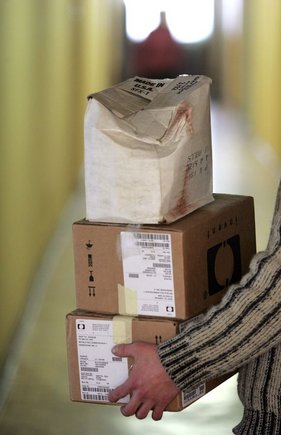 Skubų siuntinį užlaikė pašto procedūros.