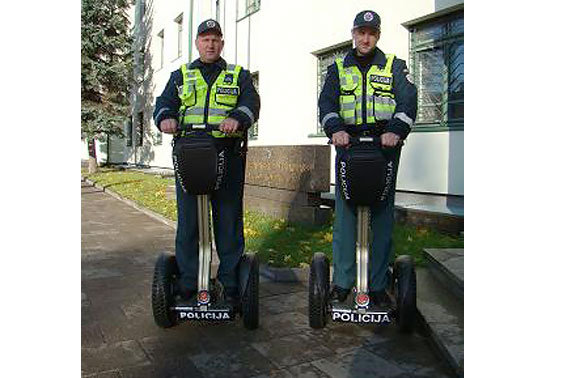 Policijos pareigūnai viešąją tvarką prižiūrės važiuodami riedžiais.