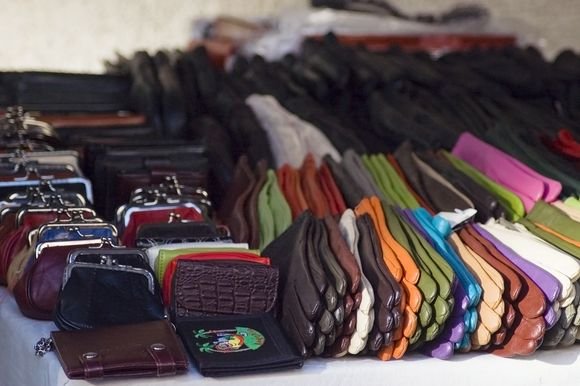 Rudeniškos spalvos garderobe.