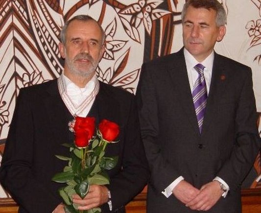 Režisierius R.Tuminas (kairėje) ir užsienio reikalų ministras V.Ušackas