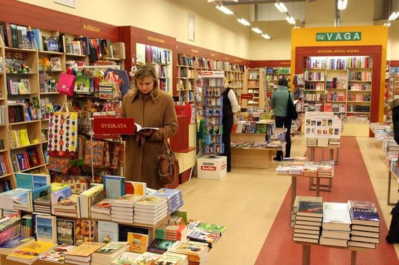 Rinkimų sumanytojų teigimu, vertinga verstinė literatūra dažnai paskęsta menkaverčių knygų jūroje.