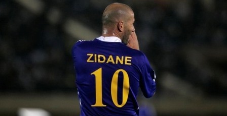 Z.Zidane'as užpyko ant buvusio kolegos, o dabar rašytojo.