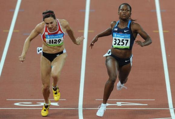 Lauryn Williams (dešinėje)