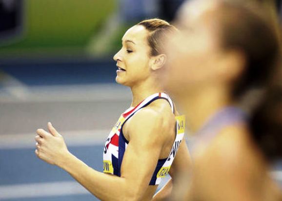 Turnyre Škotijoje Jessica Ennis barjeriniame bėgime aplenkė pačią Lolo Jones