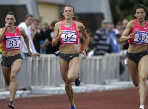 Jevgenija Poliakova (kairėje)