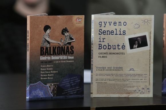 Filmų „Balkonas“ ir „Gyveno senelis ir bobutė“ DVD 