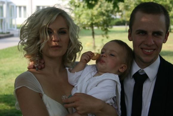 Jurga Šeduikytė ir Vidas Bareikis su sūneliu Adu. 