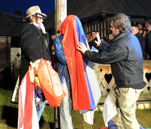 Emiras Kusturica pastatė paminklą Johnny Deppui 