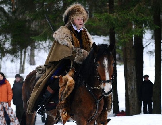 Filme „Tadas Blinda“ aktorius Andrius Kaniava joja ant žirgo